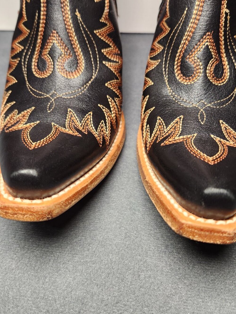 Ariat Dixon Brooklyn Ankle Bootie Womens 6 B Black Leather Embroidered X Toe ATS - Picture 14 of 15